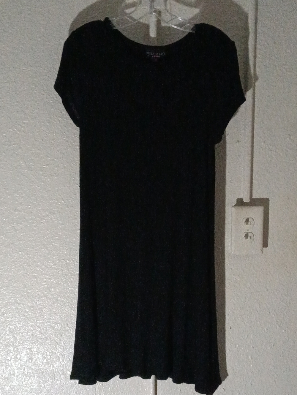 Discreet black Short-Sleeve Women’s Dress